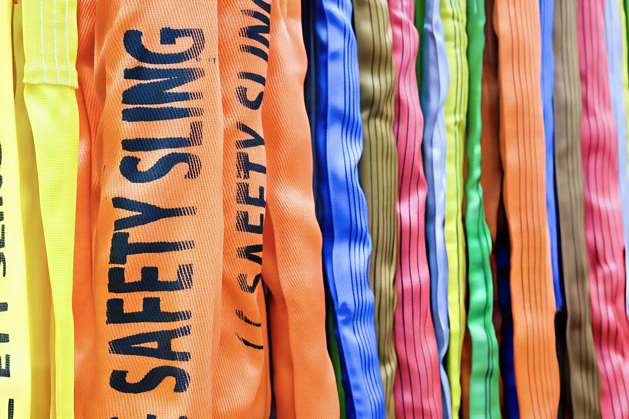 Round Sling vs. plochý popruh: Váš konečný průvodce účinností a bezpečnosti zvedání